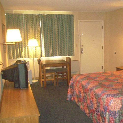 Family Budget Inn Харисън Стая снимка